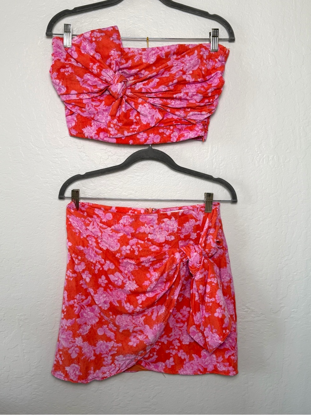 DO+BE Red Pink Floral 2-Piece Bandeau Top Bow & Wrap Skirt Set M Linen Blend